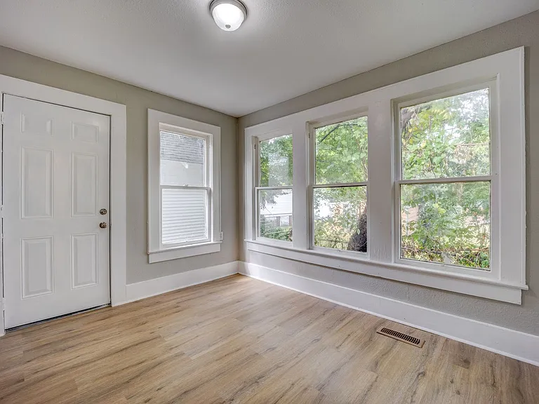 1316 S 22nd St — Photo 12