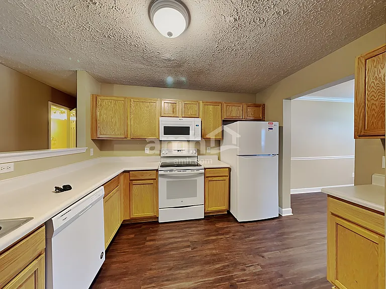 8028 Meadowview Ln — Photo 3