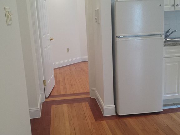 4th image of 220 W 21st St APT 5C