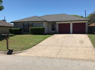 1010 Johnson St, Benbrook, TX 76126
