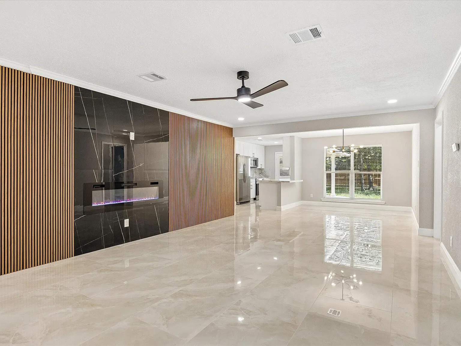 3 bed, 2.0 bath, 1808 sqft, $2,300 — Photo 2