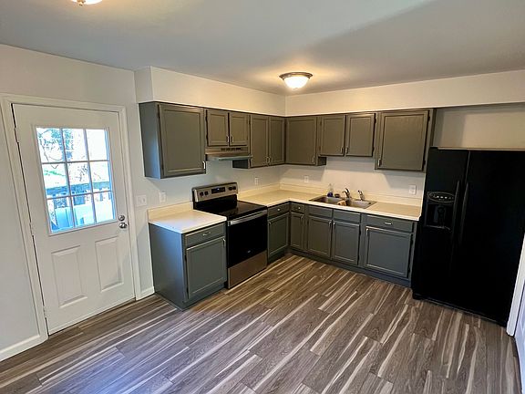 3rd image of 52 Mallard Ct #1
