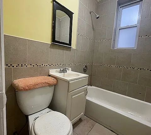 4th image of 259 E 46th St #2F