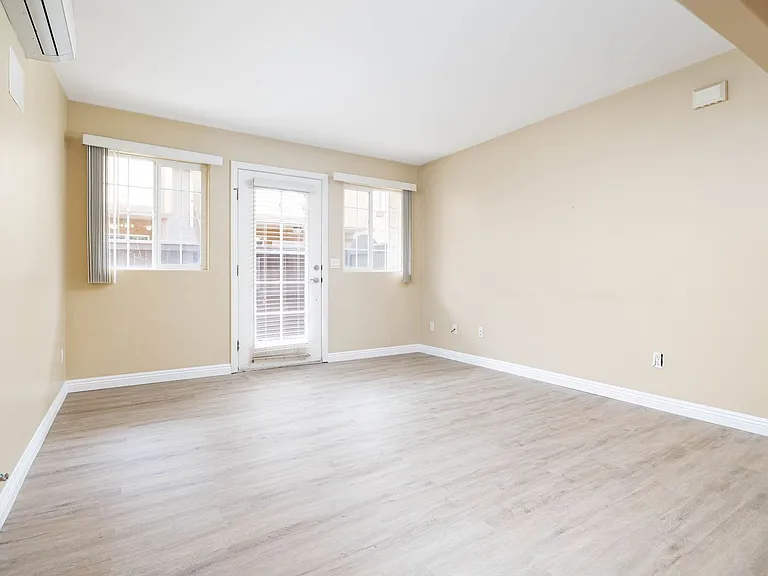 5252 Balboa Arms Dr #172 — Photo 8