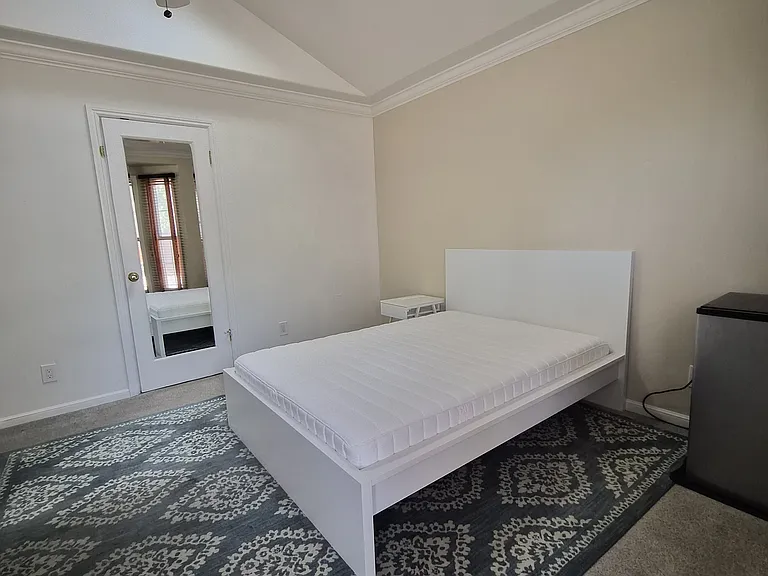 4315 Fillmore St — Photo 3