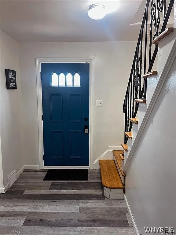 3 bed, 1.5 bath, 1476 sqft, $2,350 — Photo 3