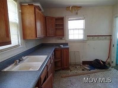 5th image of 900 13th St