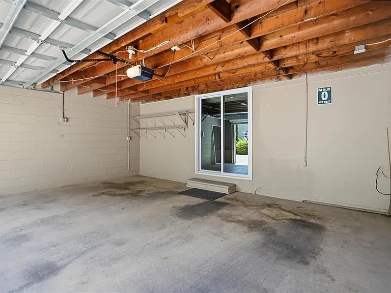 727 N Himes Ave — Photo 45