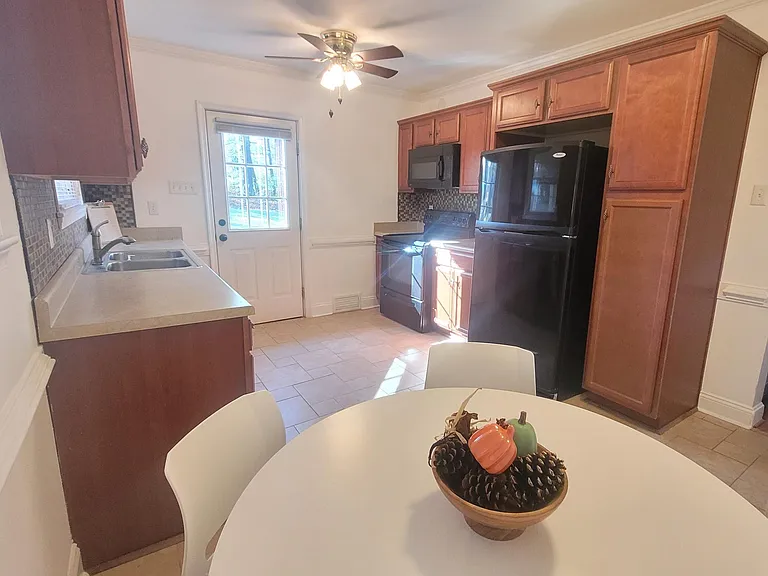 7109 Peachtree Rd — Photo 8