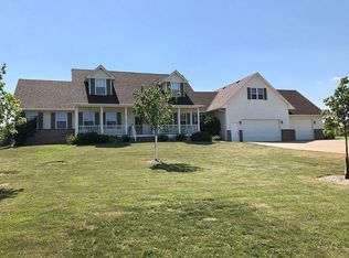 305 N Pine Lake Dr, Sioux Falls, SD 57110