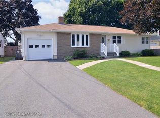 27 Bedford Rd, Cranston, RI 02910