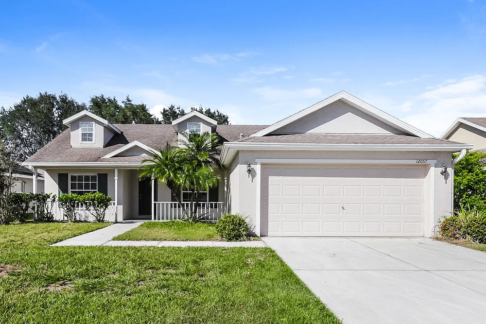 4 bed, 2.0 bath, 1586 sqft, $2,315 — Photo 1
