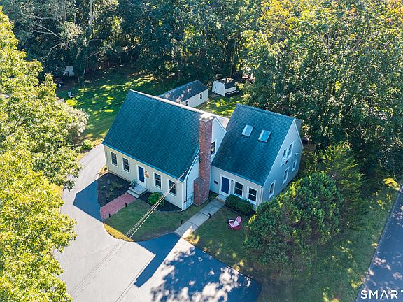 3rd image of 343 Horse Pond Road