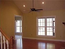 4th image of 908 Sussex Ct