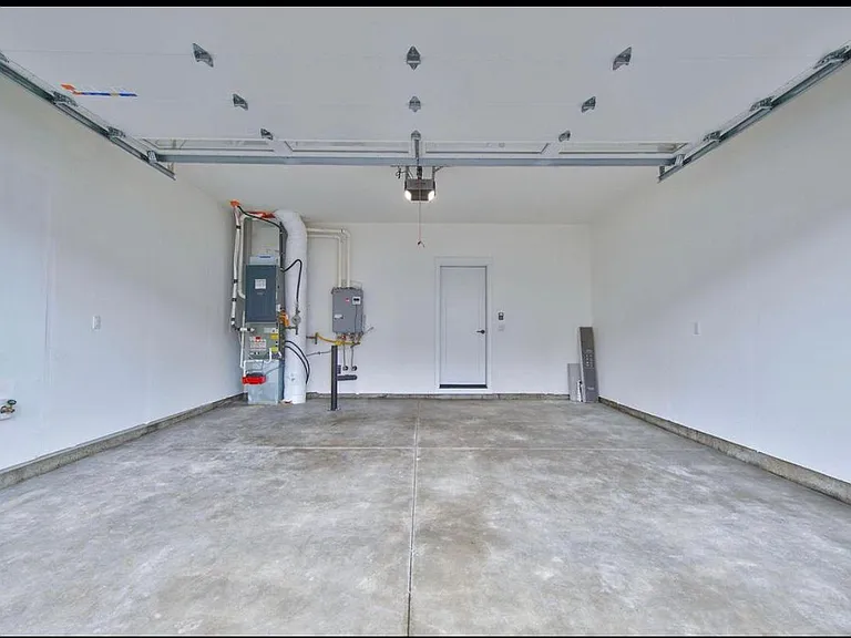 5551 SE Logan Ln — Photo 15