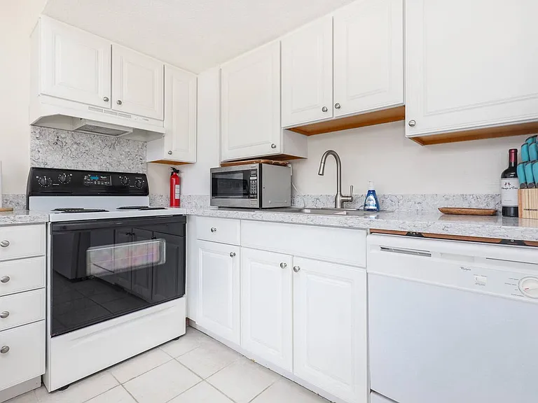 2281 Ala Wai Blvd #902 — Photo 20