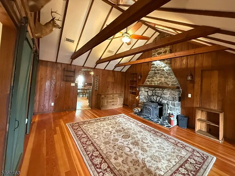 3 bed, 1.5 bath, 1196 sqft, $2,800 — Photo 2