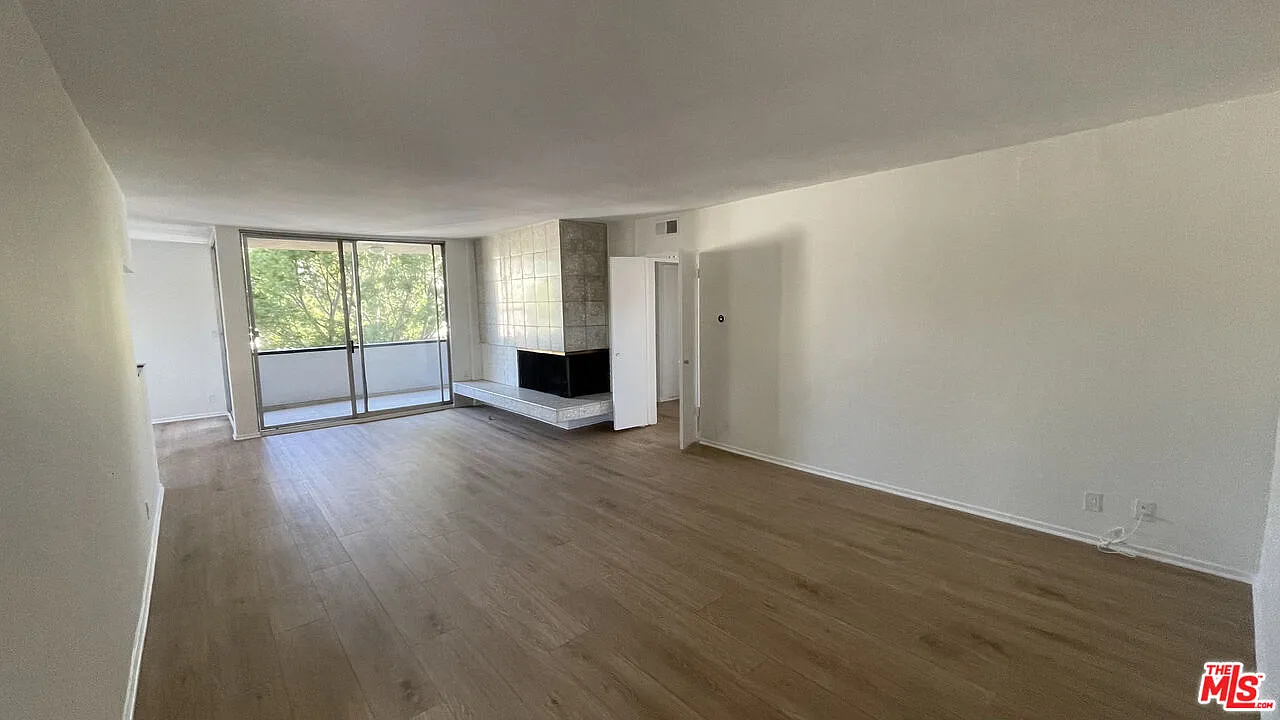 2 bed, 2.0 bath, 1300 sqft, $3,500 — Photo 1