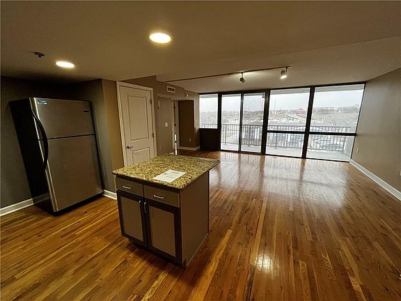2nd image of 600 E Admiral Blvd #606