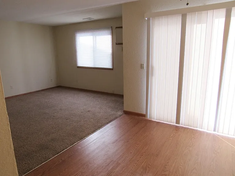 Victoria Townhomes — Photo 8