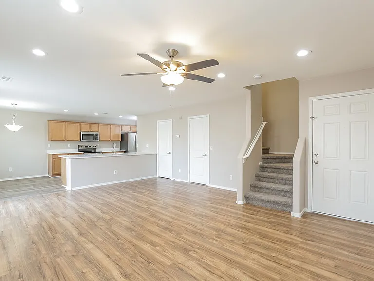 5804 S 10th Dr — Photo 5