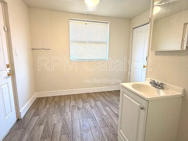6905 1/2 N Duncan Ave #A — Photo 9