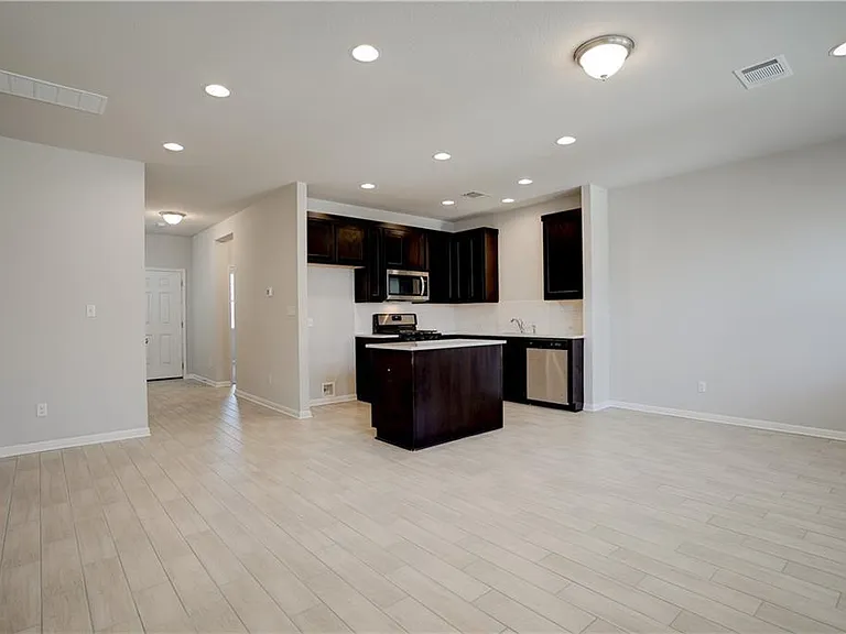 1724 W Artesian Springs Xing — Photo 7