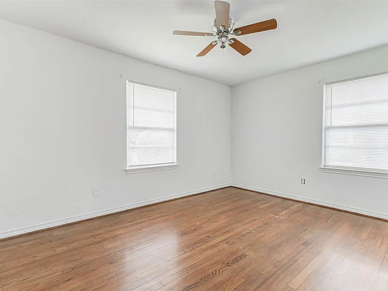 230 Bizerte St — Photo 15