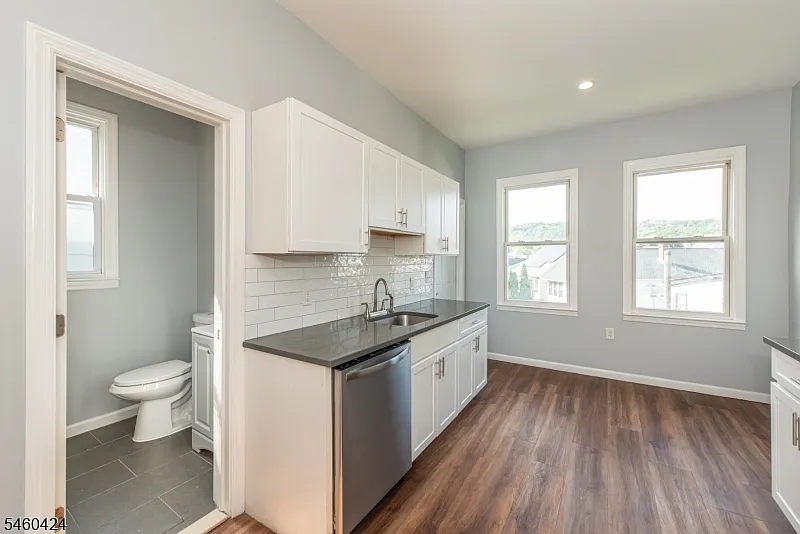 3 bed, 1.0 bath, $2,300 — Photo 4