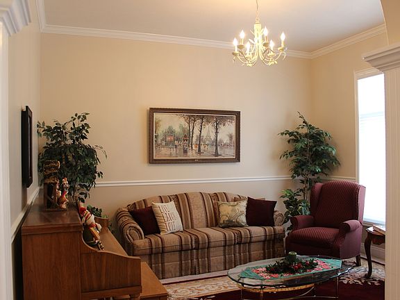 3rd image of 109 S Sherwood Dr