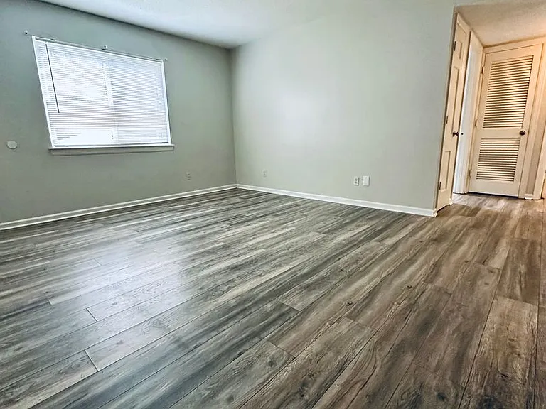 3328 Pinewood Ave — Photo 4