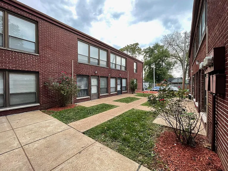 3725 Morganford Rd — Photo 5