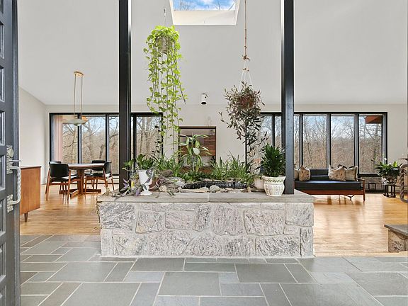 822 Sleepy Hollow Rd-large-022-019-019-1500x1000-72dpi.jpg