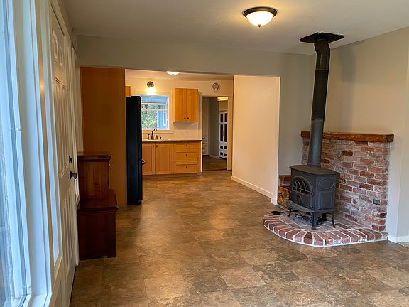 4th image of 150 Sunbeam Ave