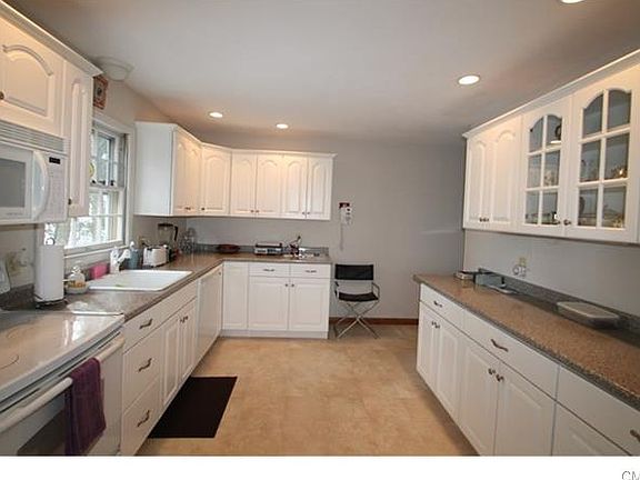 3rd image of 42 Poplar Dr