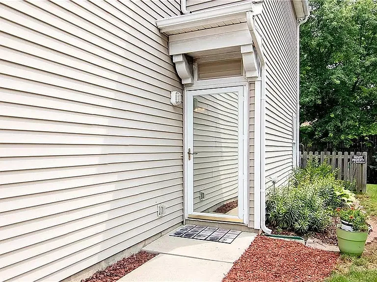 16772 Aulton Dr — Photo 2