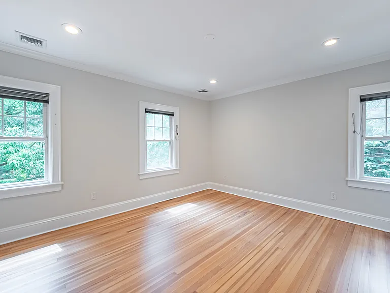 26 Glenwood Ave — Photo 13
