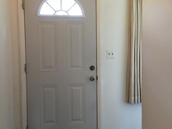 3rd image of 3423 Burbank Dr