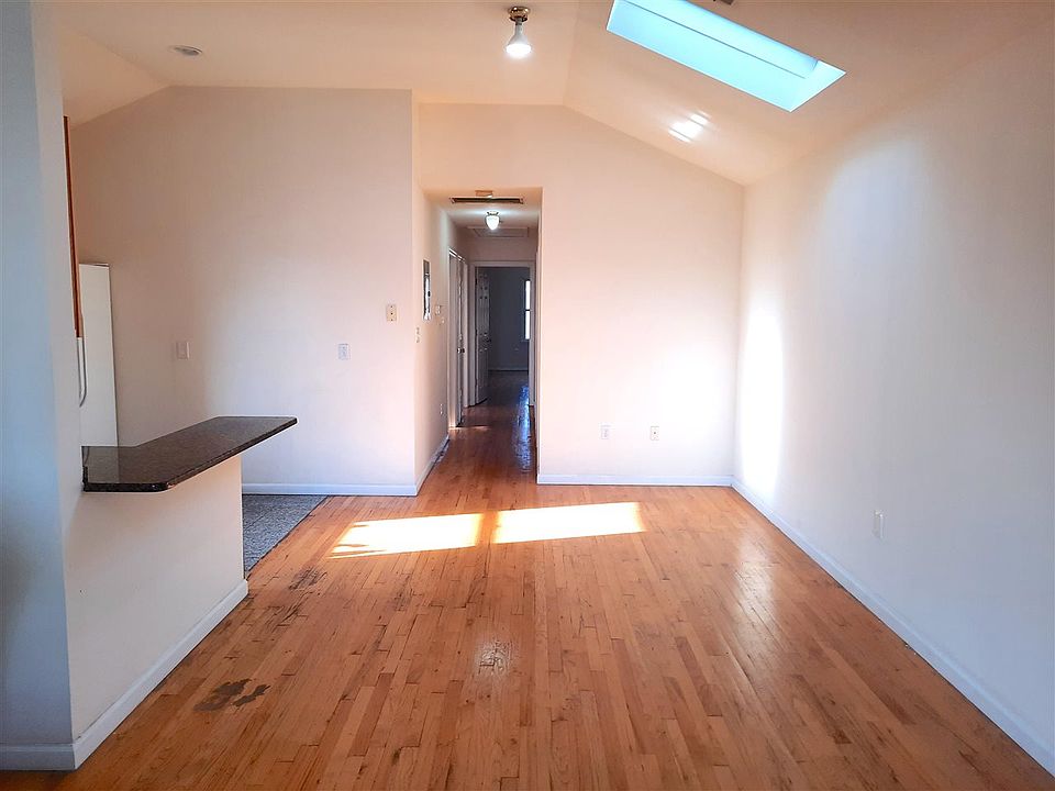 1st image of 194 Zabriskie St #2