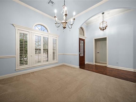 4th image of 329 Canterbury Dr