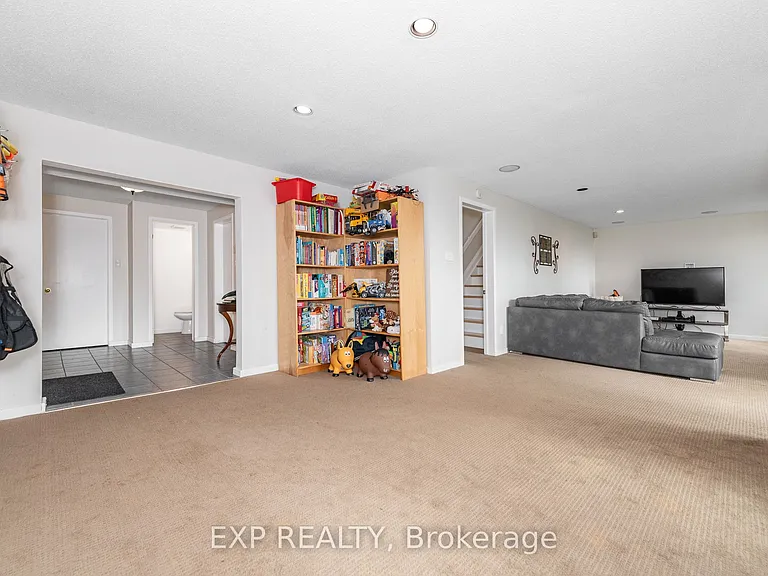 1238 Barnwell Cres — Photo 38