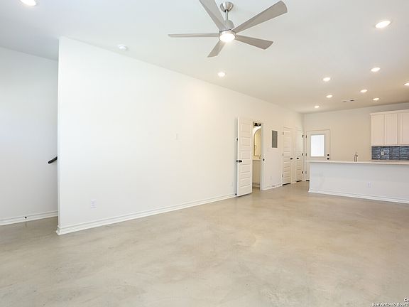 3rd image of 430 Montana