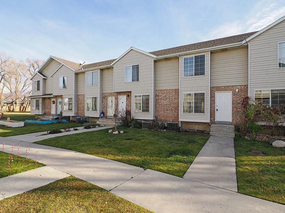 585 E Main St #3