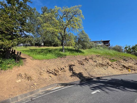 2nd image of 359 Thomson Ln