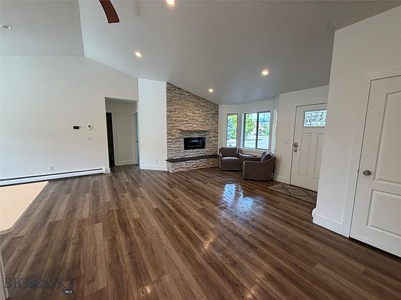 4th image of 217 Lillian Way