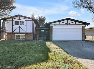 4990 Surrey Dr, Sterling Heights, MI 48310