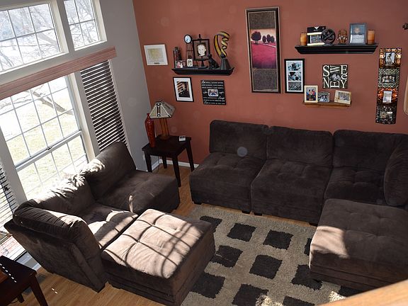 3rd image of 328 Wildberry Ln