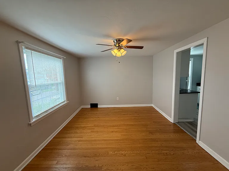 144 Oak St — Photo 4