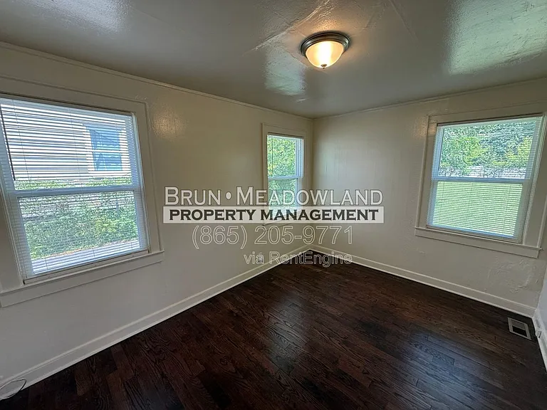 2620 Woodbine Ave — Photo 14