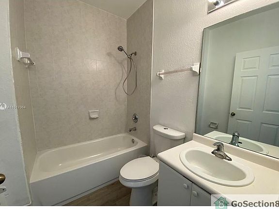4th image of 2605 SE 14th Ave #389